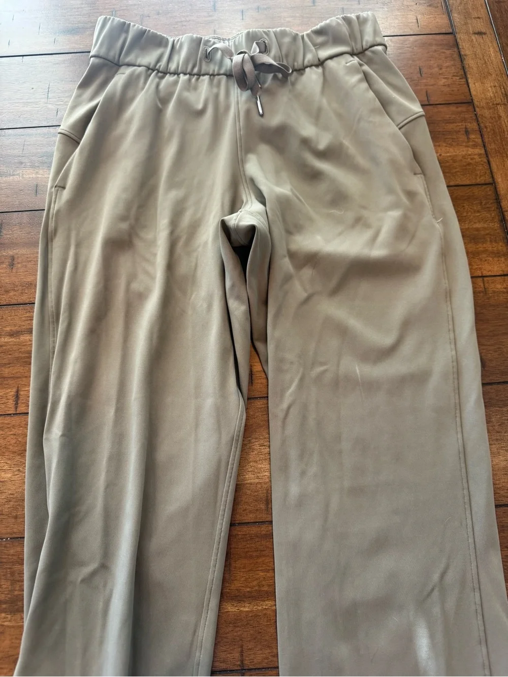 Lululemon On The Fly Pant 27” Size 2 Grey Sage Luxtreme Travel Work Pants